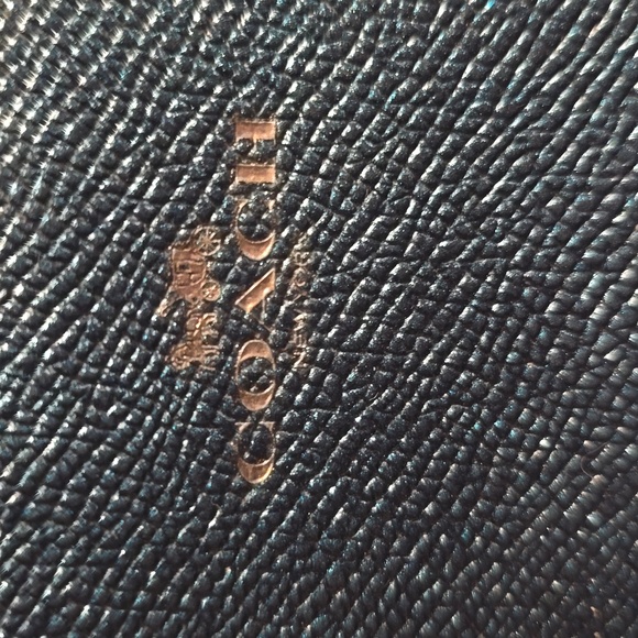 🤑Sale🤑 Coach leather metallic turquoise wristlet - Picture 2 of 6